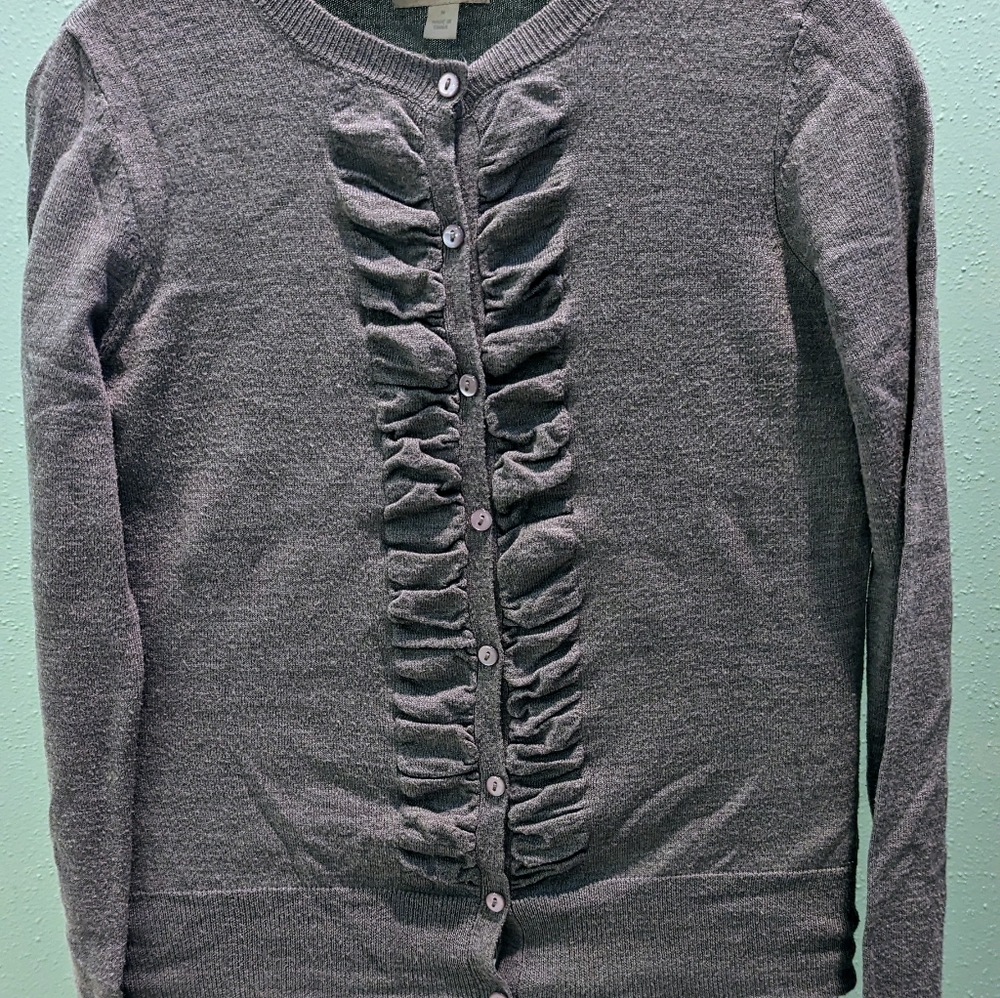 Sweet little sweater great for chilly nights or restaurant.